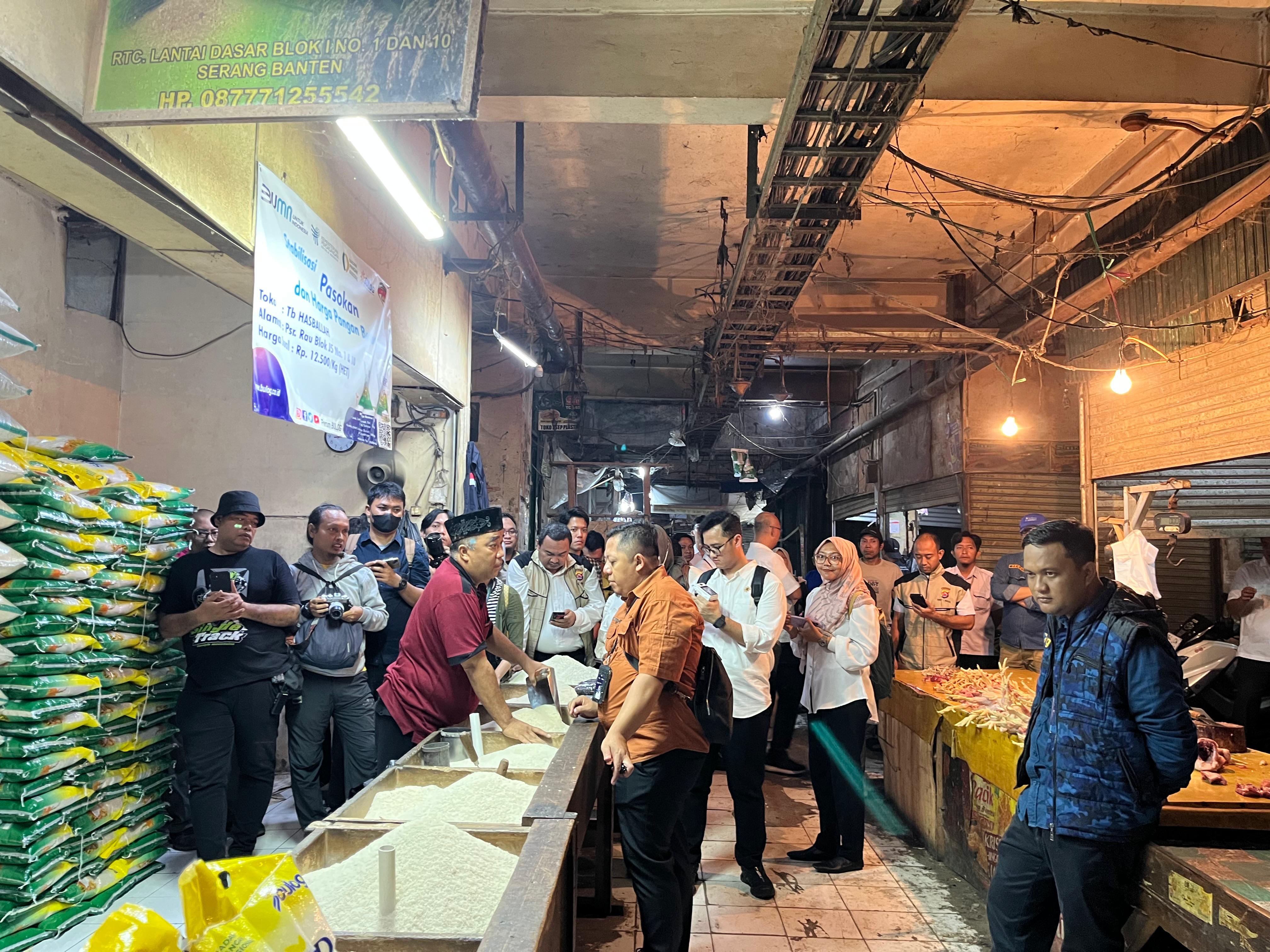 Pemantauan Beras SPHP ke Pasar Rau dan Ritel Bersama Kemendagri, Bapanas, Gubernur, dan Wali Kota